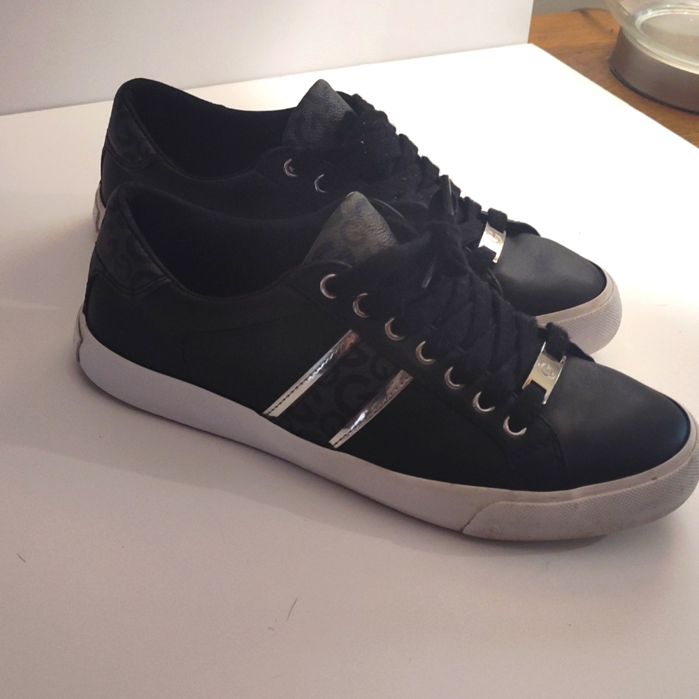 G by Guess Los Angeles size 7 and 1/2 black with silver accents barely worn cute